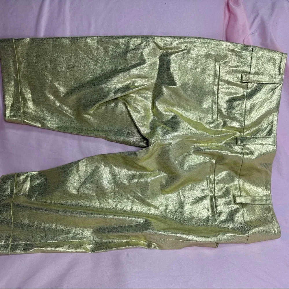 Alice + Olivia shimmery shiny metallic gold linen cotton Bermuda designer shorts